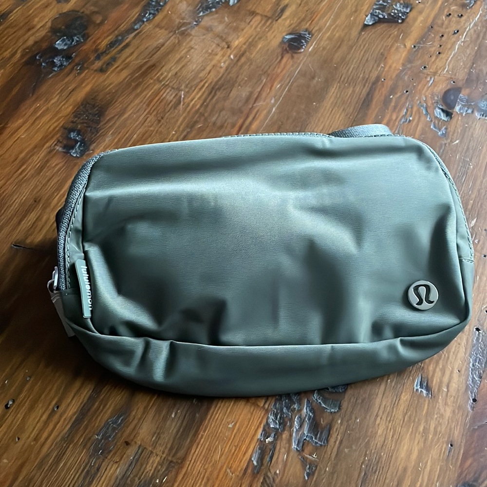 Lululemon everywhere belt bag